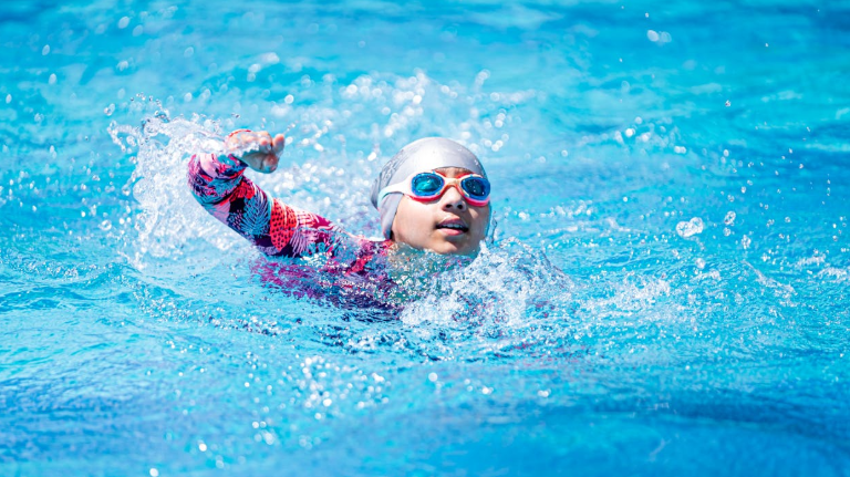 What are the benefits of baby swimming?